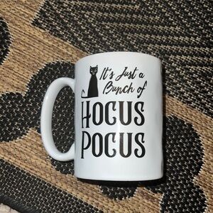 DISNEY hocus pocus binx and Sanderson sisters mug!